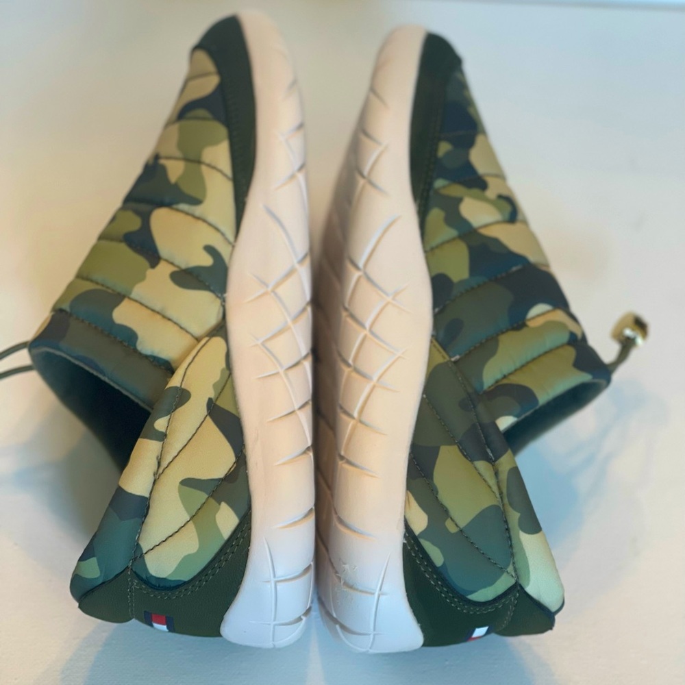 NWOT TOMMY HILFIGER QUILTED CAMO ADJUSTABLE WOMENS SLIP ON SIZE 8.5M - Picture 7 of 8